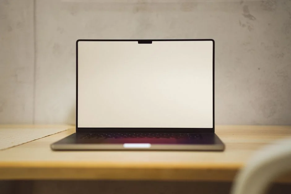 white-and-black-laptop-bs2ba7t69mm